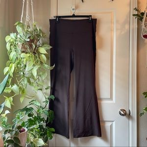 BNWT lululemon groove pant flare size 18 french press